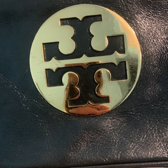 Tory Burch clutch with attachable shoulder strap - Picture 3 of 15